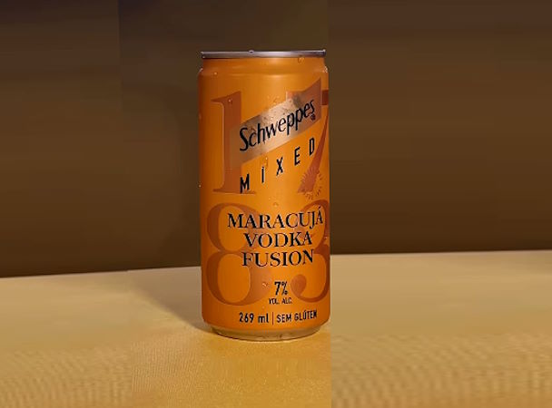 schweppes-mixed-capivodka-maracuja-mesa-de-bar