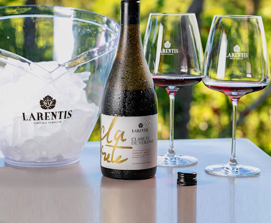 larentis-clarete-de-verano-2025-mesa-de-bar