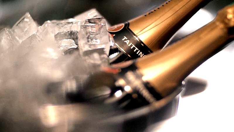 taittinger-2025-mesa-de-bar