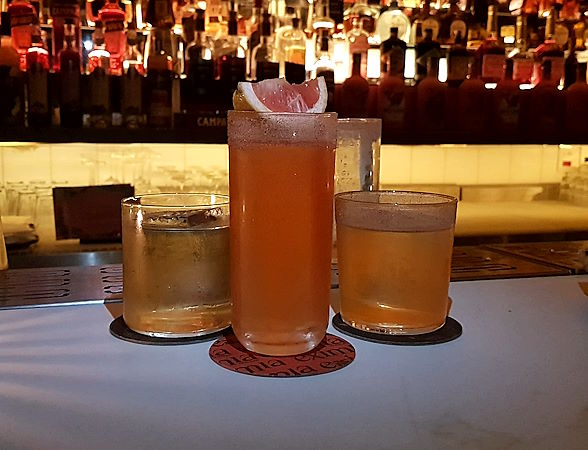 eximia-ballena-dia-da-tequila-mesa-de-bar