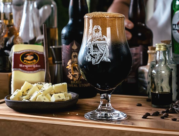 olbeer-ouroboros-mesa-de-bar