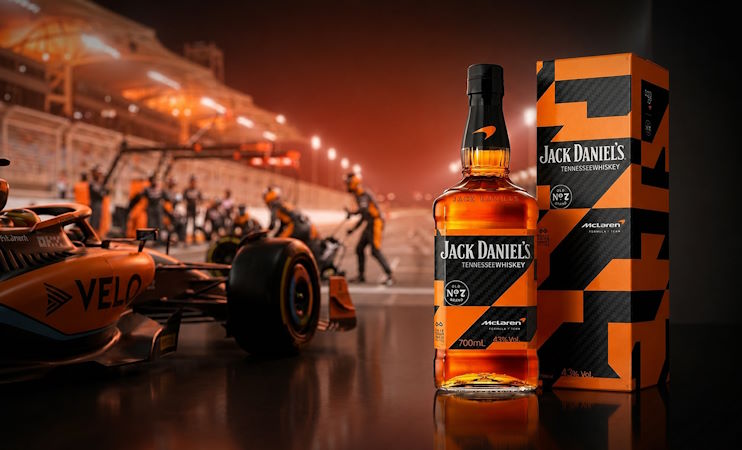 jack-daniels-mclaren-2026-mesa-de-bar