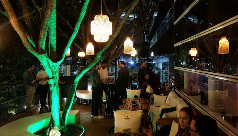pullman-deck-heineken-ultimate-mesa-de-bar