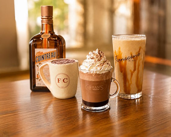 cointreau-frans-cafe-mesa-de-bar
